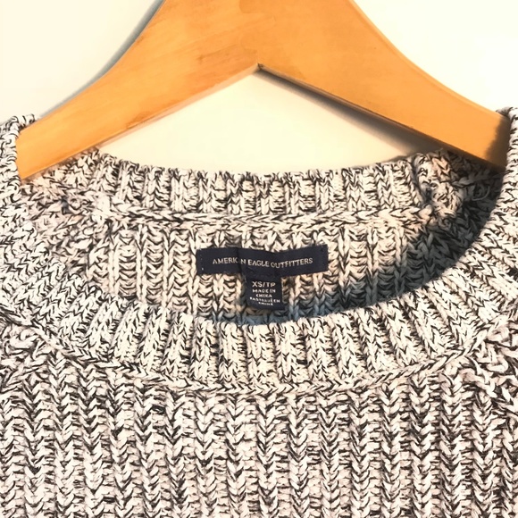🍷NWOT AMERICAN EAGLE CROPPED GREY SWEATER 🍷 - Picture 4 of 4